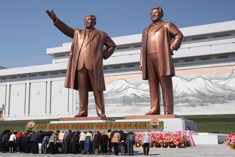 File:The statues of Kim Il Sung and Kim Jong Il on Mansu Hill in Pyongyang (april 2012).jpg
